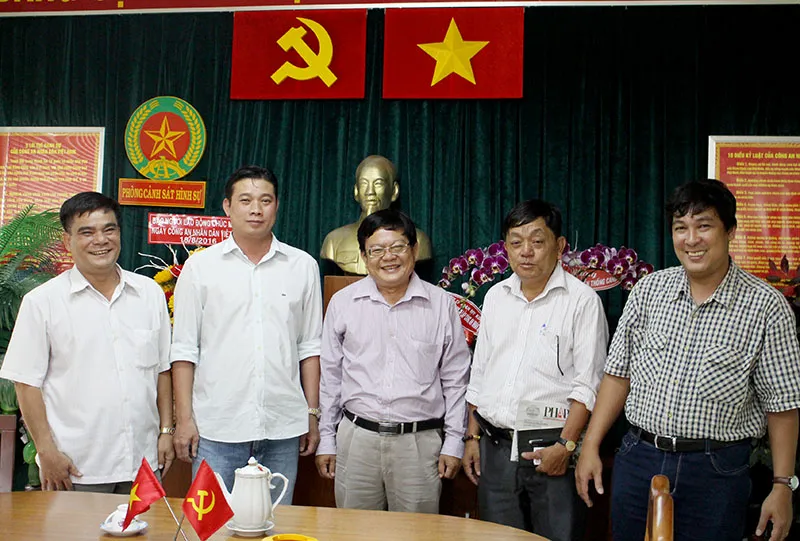 Báo Pháp Luật TP.HCM chúc mừng ngày Công an nhân dân ảnh 5