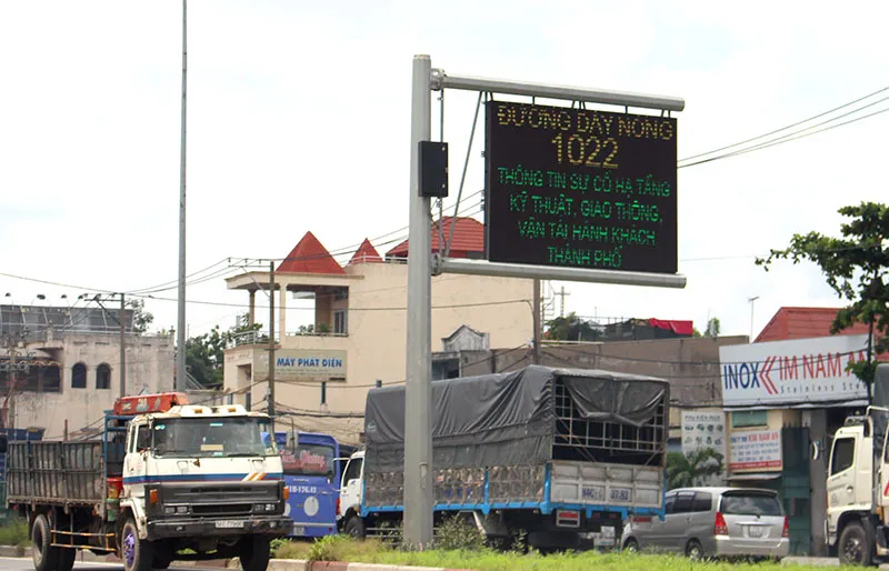 Lời nhắn 'Không Pokemon Go khi tham gia giao thông' trên quốc lộ 1A ảnh 5 Lời nhắn 'Không Pokemon Go khi tham gia giao thông' trên quốc lộ 1A ảnh 5