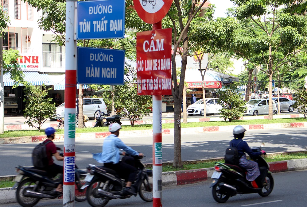 Chùm ảnh: Những tên đường 'có vấn đề' ở TP.HCM ảnh 11