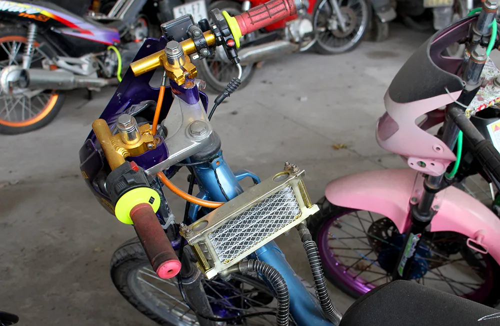 Những chiếc xe đua có kết cấu quái lạ bị bắt giữ