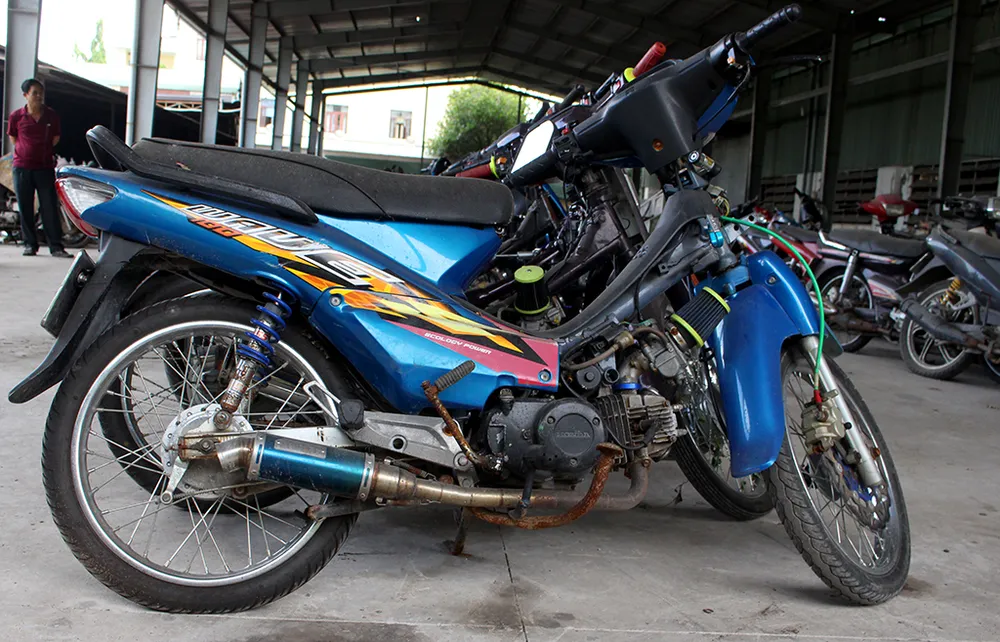 Những chiếc xe đua có kết cấu quái lạ bị bắt giữ