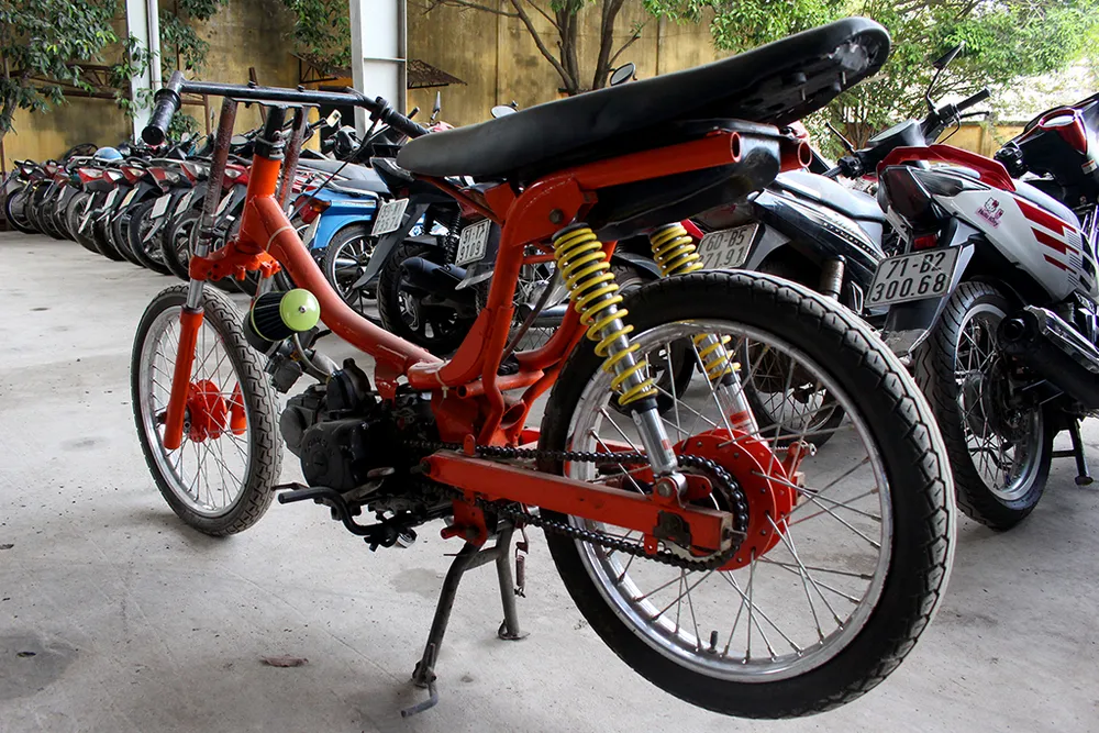 Những chiếc xe đua có kết cấu quái lạ bị bắt giữ