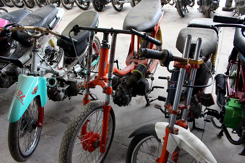 Những chiếc xe đua có kết cấu quái lạ bị bắt giữ