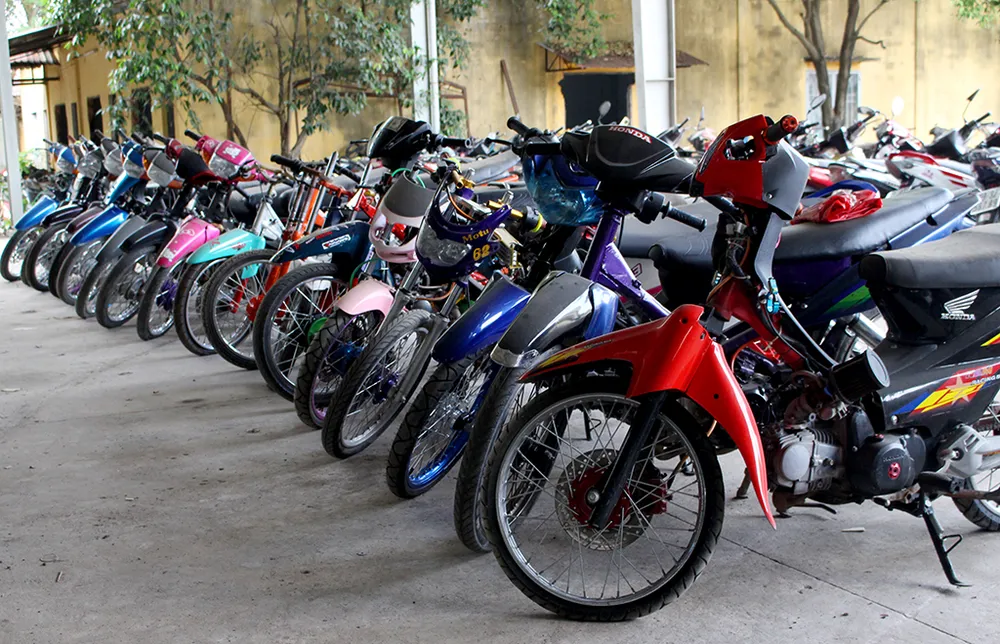 Những chiếc xe đua có kết cấu quái lạ bị bắt giữ