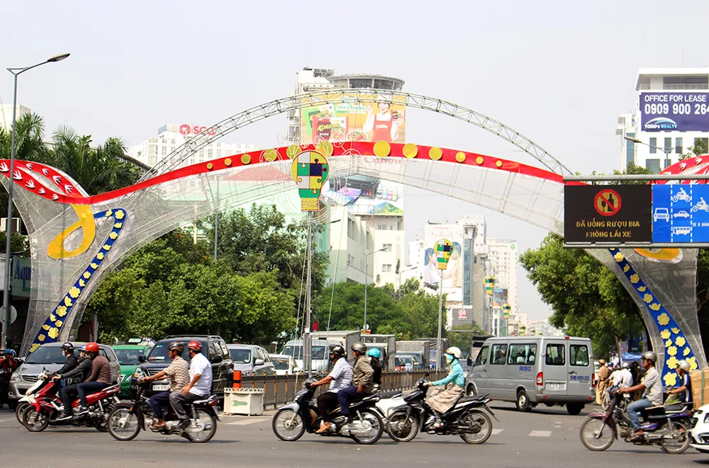 Sở VH&TT giải thích chủ đề trang trí ánh sáng ở TP.HCM ảnh 4