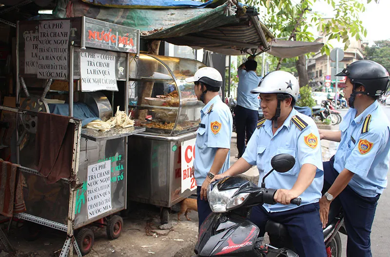 Phường Phạm Ngũ Lão dỡ bậc thềm trụ sở bảo vệ dân phố ảnh 8 Phường Phạm Ngũ Lão dỡ bậc thềm trụ sở bảo vệ dân phố ảnh 8