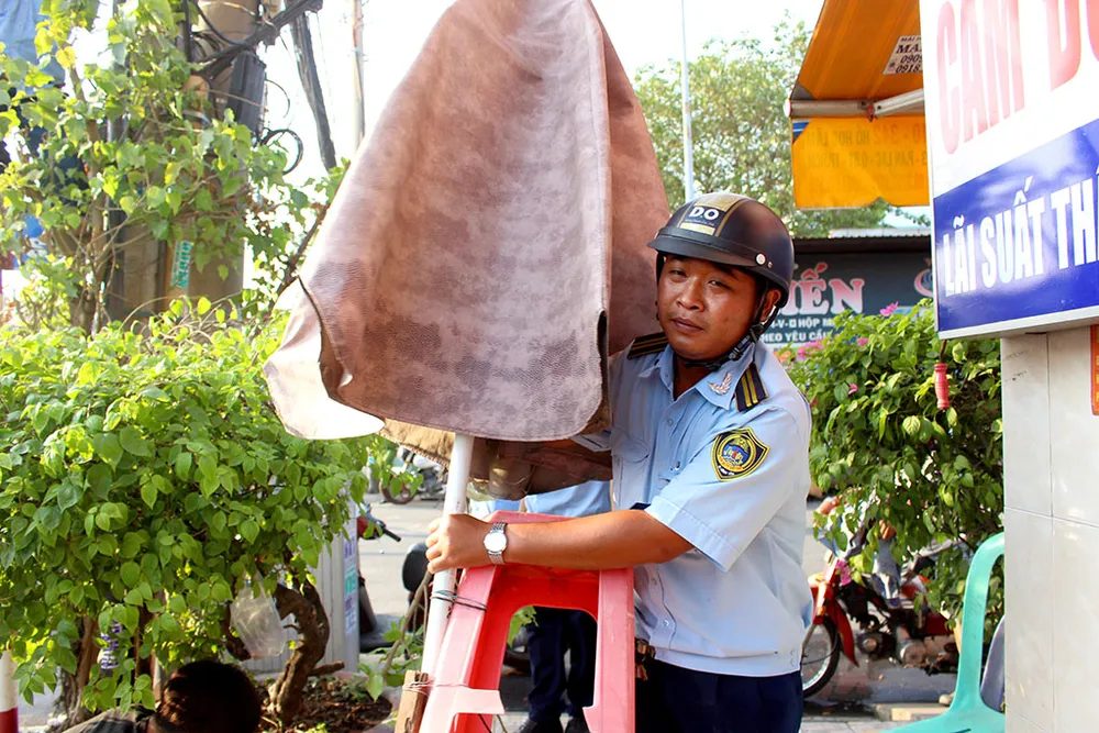 Bình Tân dỡ hàng rào lấn chiếm của Thế giới di động ảnh 5