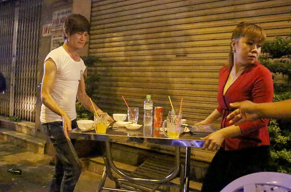 Quán nhậu nháo nhào khi thấy đoàn kiểm tra của ông Hải ảnh 5