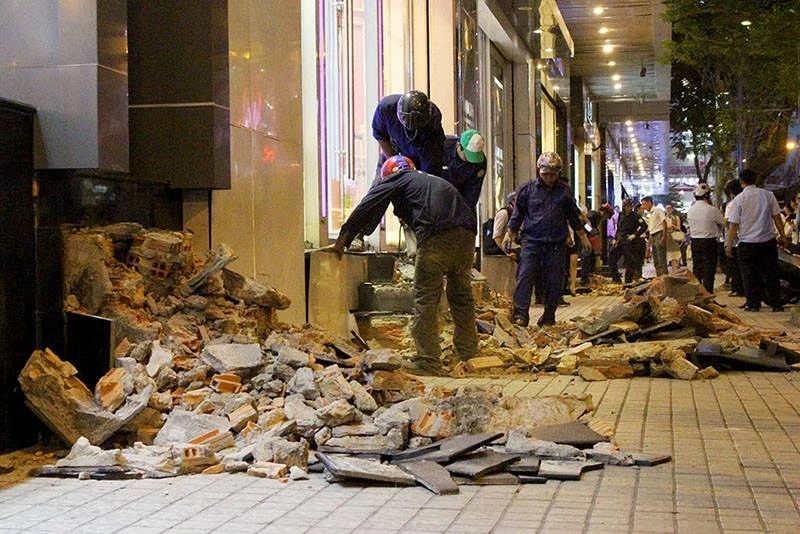 Ông Hải đập bậc tam cấp 10 cửa hàng trước khách sạn ảnh 5