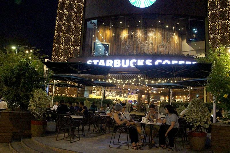 Ông Hải đập bậc tam cấp 10 cửa hàng trước khách sạn ảnh 4