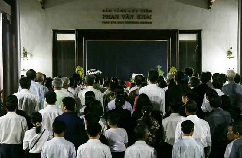 Cả xã hẹn nhau đi viếng nguyên Thủ tướng Phan Văn Khải ảnh 5