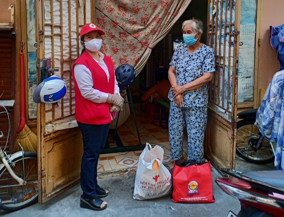 cu-gia-gui-thu-covid