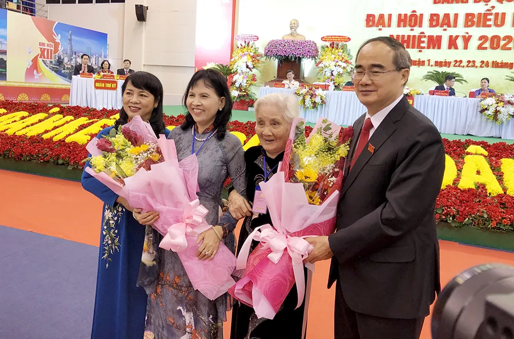 bi-thu-tang-hoa-me-VNAH