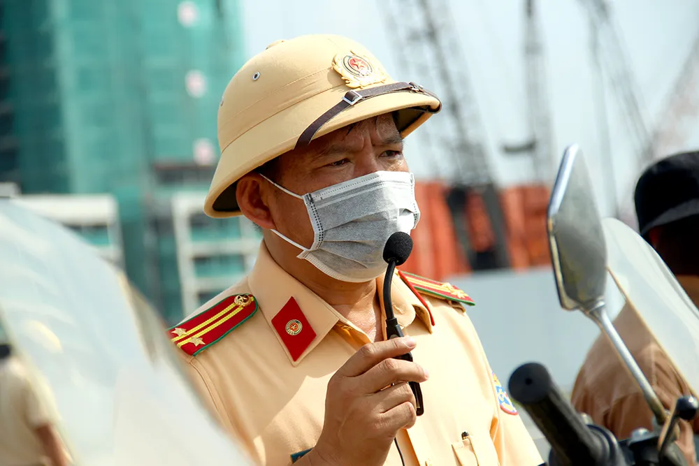 nu-csgt-dan-doan-tphcm