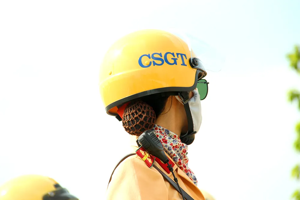 nu-csgt-dan-doan-tphcm