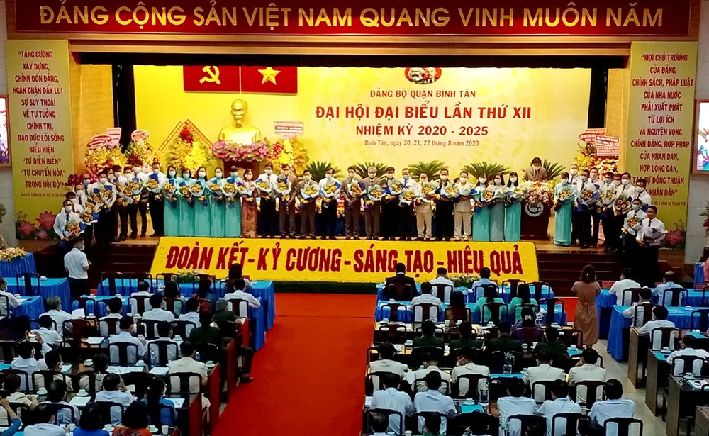 be-mac-dai-hoi-quan-binh-tan