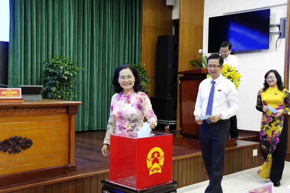 nhan-su-moi-pham-quynh-anh