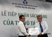 Tiến sĩ kiều bào tặng sách quý giá 3,4 tỉ đồng