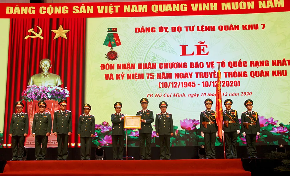 quan-khu-7-nhan-huan-chuong