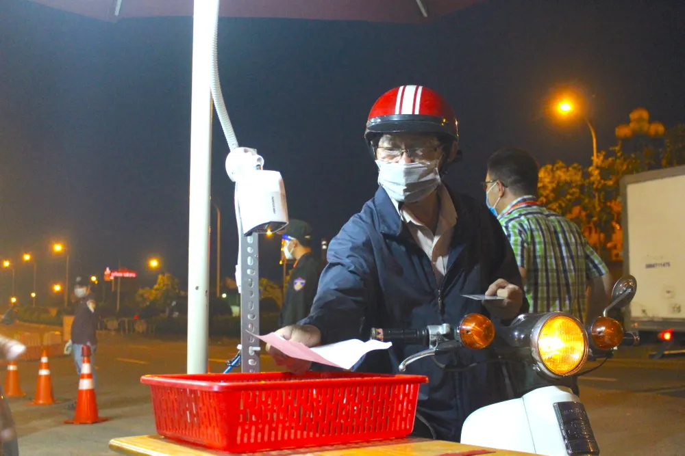 camera-soi-chieu-giay-to