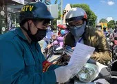 Công an Bình Thạnh phát hiện giấy xác nhận giả, giấy đi đường không có thời hạn ảnh 3 Ùn ứ ở chốt kiểm dịch vì “hiệu lực 7 ngày của giấy đi đường”