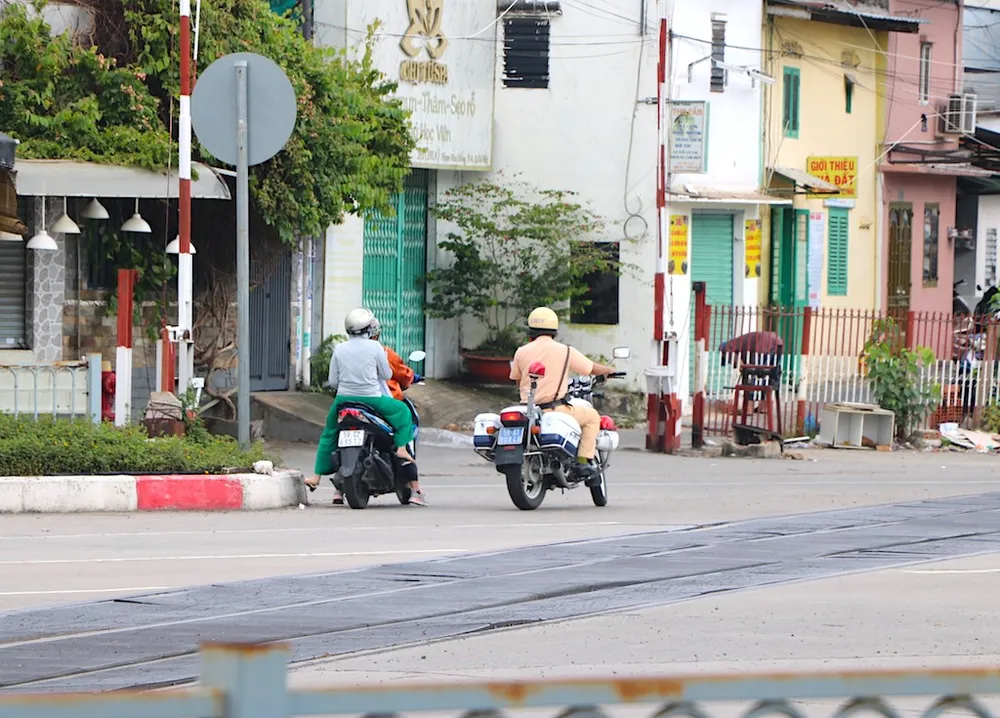 csgt-phat-bang-qua-duong-ray