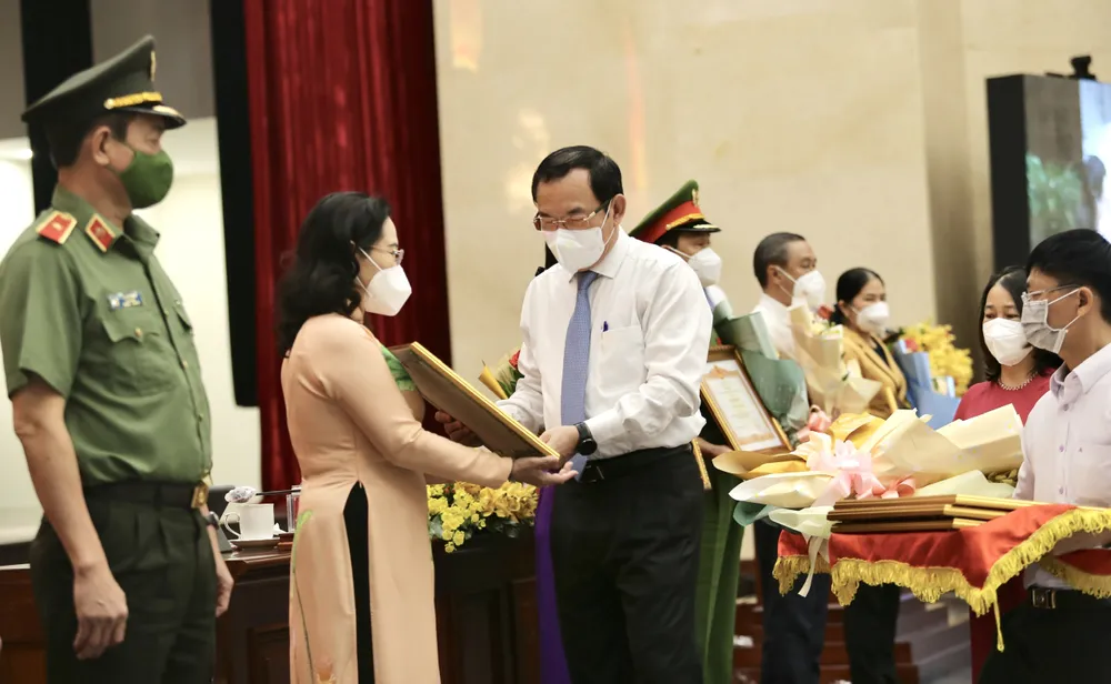 Bí thư TP.HCM: Cần kiểm soát dịch trước biến chủng Omicron ảnh 3