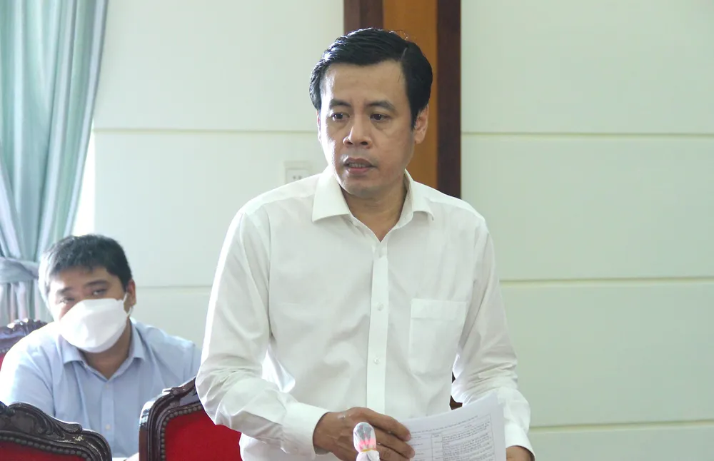 Ông Trần Anh Tuấn, Phó Giám đốc Sở KH&amp;ĐT TP.HCM, báo cáo tại buổi giám sát. Ảnh: LÊ THOA