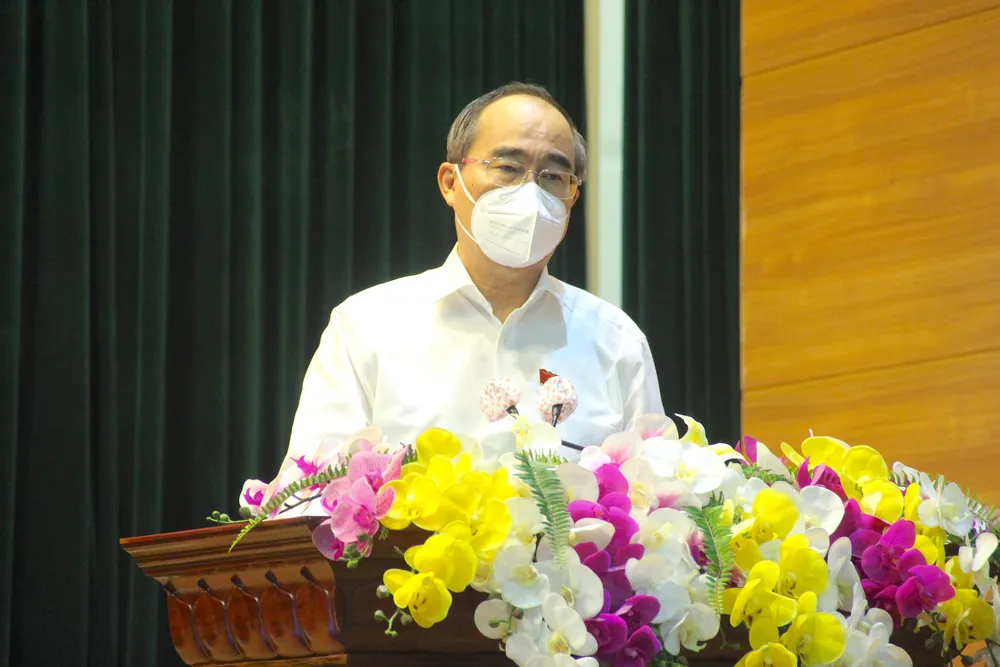 ĐB Nguyễn Thiện Nhân, nguyên Bí thư Thành uỷ TP.HCM, trả lời cử tri. Ảnh: LÊ THOA