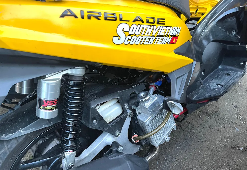 Hàng trăm phương tiện độ chế nhiều bộ phận... Ảnh: MINH VƯƠNG Hàng trăm phương tiện độ chế nhiều bộ phận... Ảnh: MINH VƯƠNG