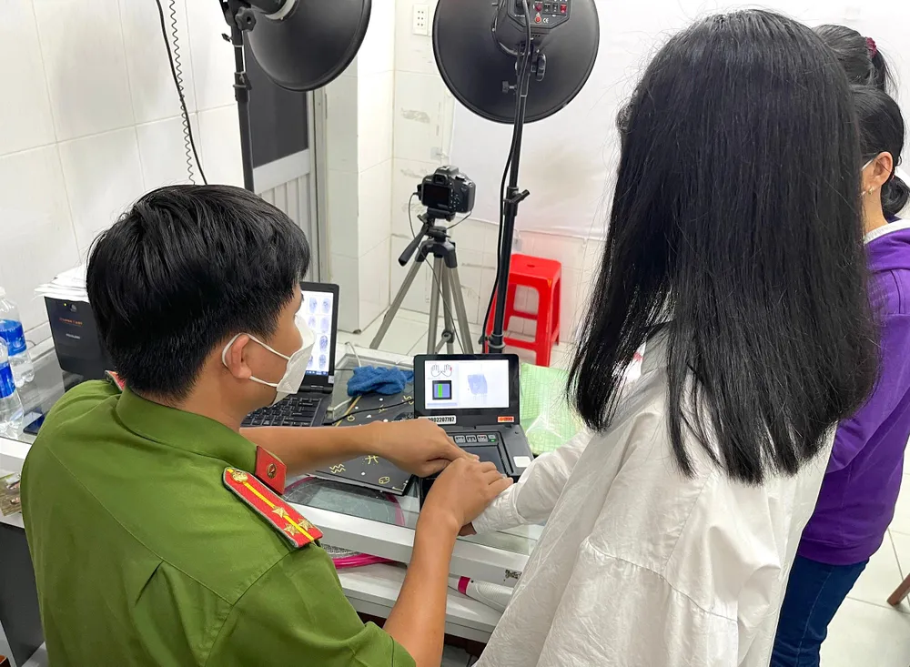 Hiện Công an quận Bình Tân ưu tiên làm CCCD cho học sinh chuẩn bị thi tốt nghiệp THCS và THPT. Ảnh: T.HƯƠNG Hiện Công an quận Bình Tân ưu tiên làm CCCD cho học sinh chuẩn bị thi tốt nghiệp THCS và THPT. Ảnh: T.HƯƠNG