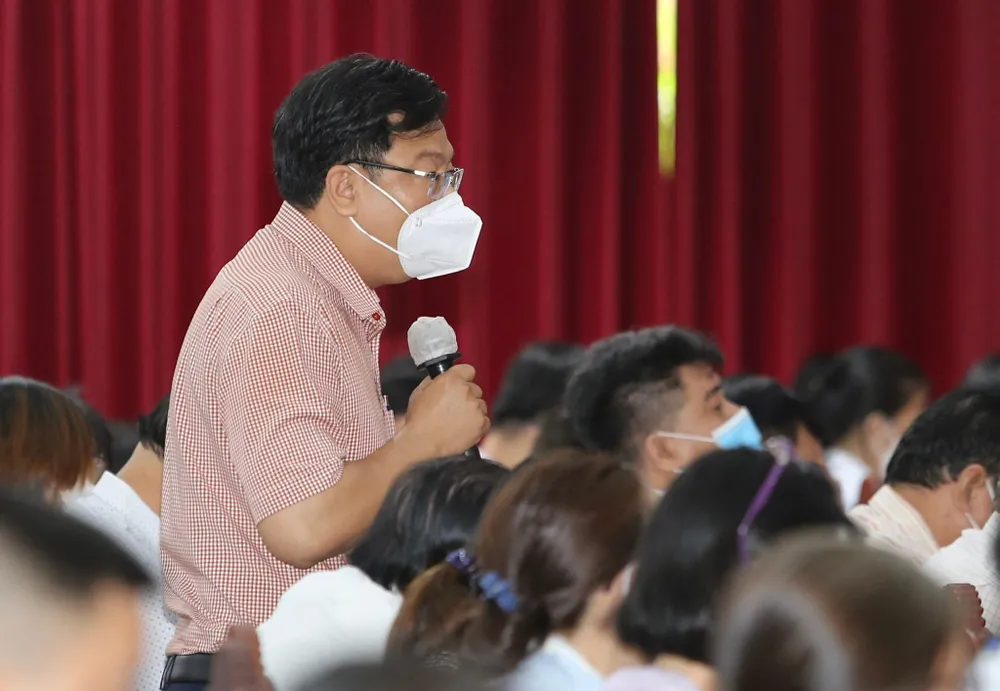 Cử tri Ngũ Nam, quận 11, nêu ý kiến về biển Đông. Ảnh: HOÀNG GIANG Cử tri Ngũ Nam, quận 11, nêu ý kiến về biển Đông. Ảnh: HOÀNG GIANG