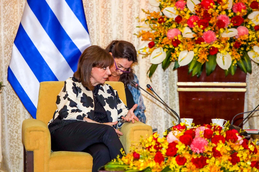 Bà Katerina Sakellaropoulou, Tổng thống Hy Lạp, phát biểu tại buổi tiếp. Ảnh: NGUYỆT NHI