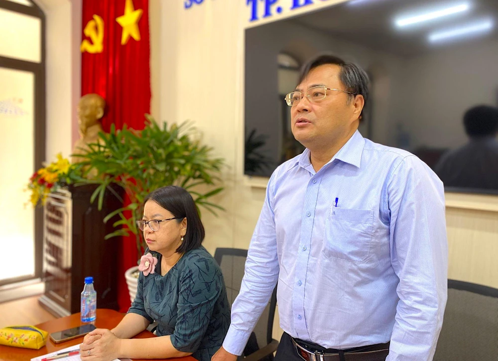 Ông Nguyễn Văn Vũ, Phó Giám đốc Sở Tư pháp TP.HCM cho biết người dân có thể đến bất cứ phường, xã nào tại TP để được trích lục. Ảnh: LÊ THOA Ông Nguyễn Văn Vũ, Phó Giám đốc Sở Tư pháp TP.HCM cho biết người dân có thể đến bất cứ phường, xã nào tại TP để được trích lục. Ảnh: LÊ THOA