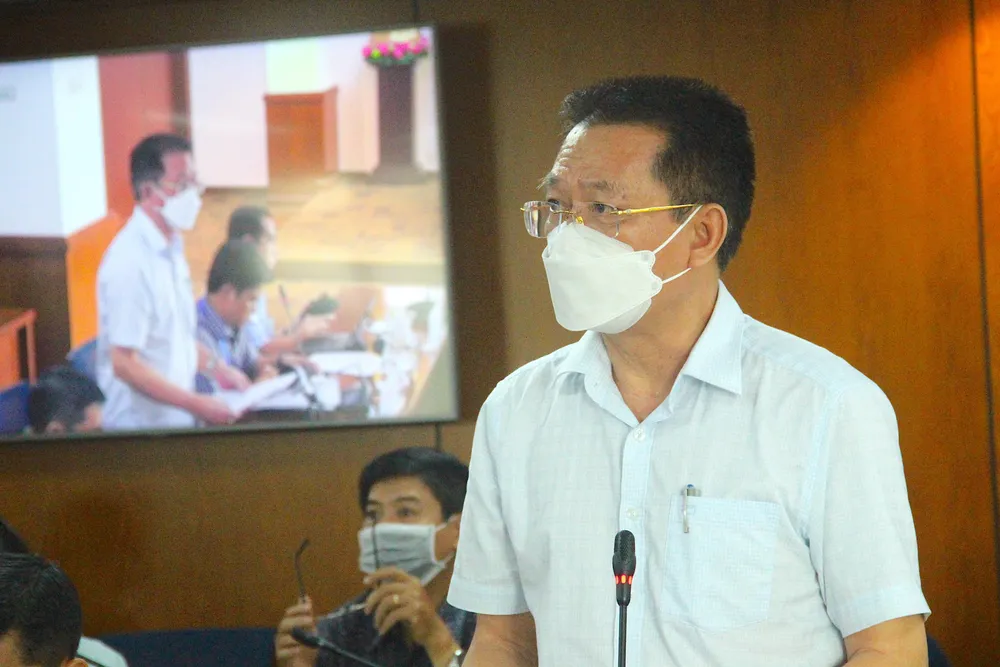 Ông Vũ Văn Điệp, Giám đốc Trung tâm quản lý hạ tầng kỹ thuật, Sở Xây dựng TP.HCM, thông tin tại họp báo. Ảnh: LÊ THOA