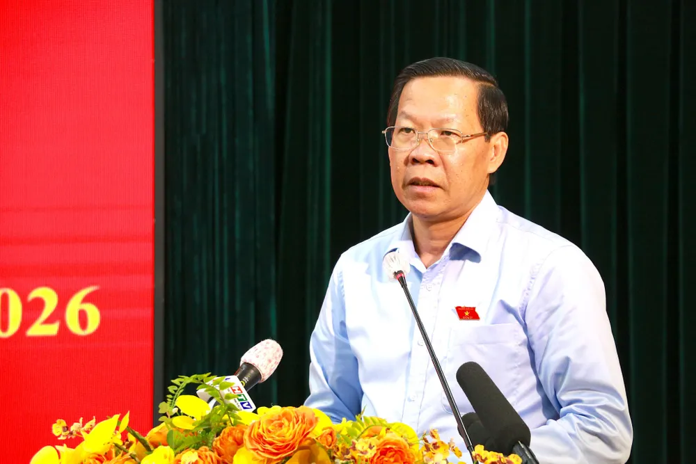 Chủ tịch UBND TP.HCM Phan Văn Mãi trả lời cử tri quận 1. Ảnh: NGUYỄN HẰNG Chủ tịch UBND TP.HCM Phan Văn Mãi trả lời cử tri quận 1. Ảnh: NGUYỄN HẰNG