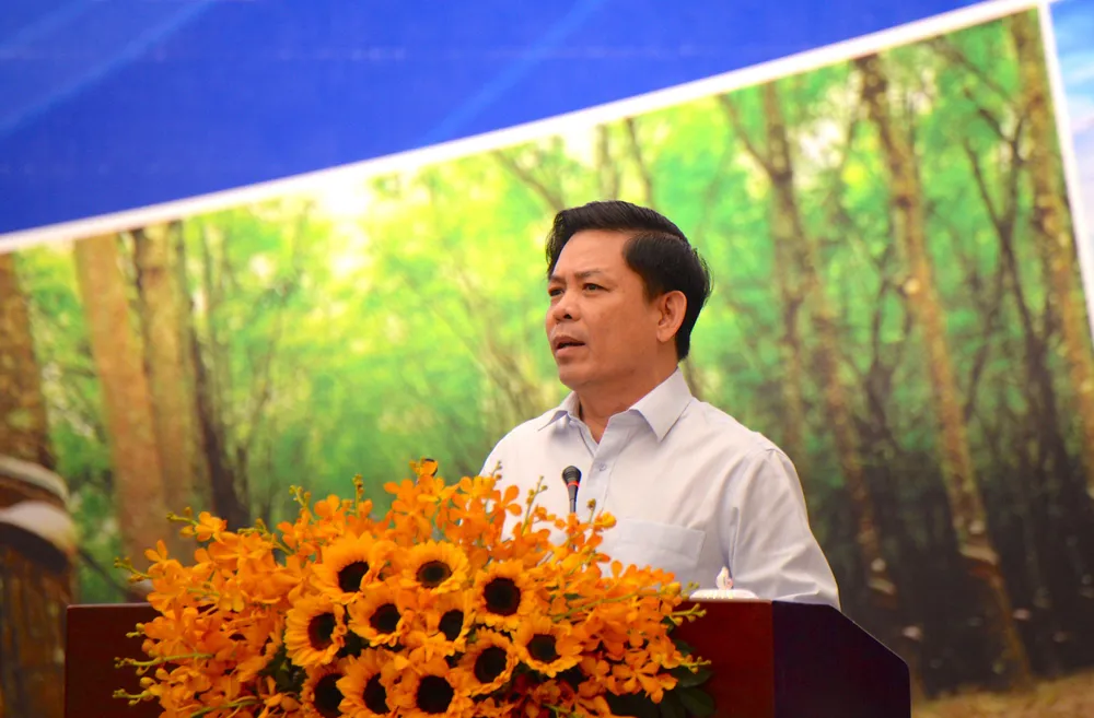 Bộ trưởng Bộ GTVT Nguyễn Văn Thể phát biểu tham luận tại hội nghị. Ảnh: KHÁNH TRÀ Bộ trưởng Bộ GTVT Nguyễn Văn Thể phát biểu tham luận tại hội nghị. Ảnh: KHÁNH TRÀ