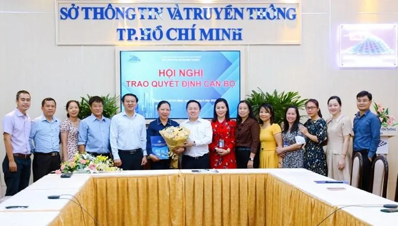 Buổi trao quyết định sáng 11-8 tại Sở TT&amp;TT TP.HCM. Ảnh: TTBC