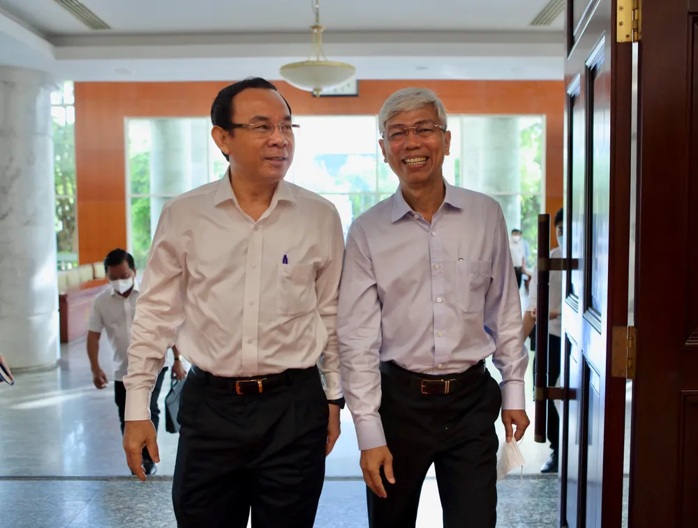Bí thư Thành uỷ TP.HCM Nguyễn Văn Nên cùng với Phó Chủ tịch UBND TP.HCM Võ Văn Hoan. Ảnh: NGUYỆT NHI