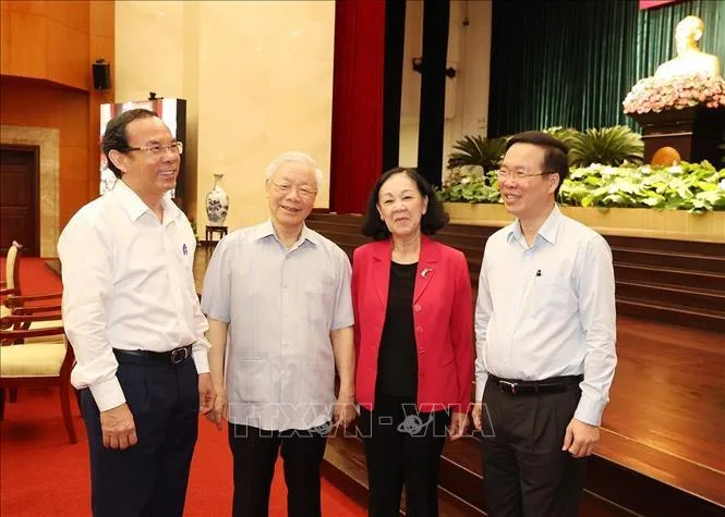 Tổng Bí thư Nguyễn Phú Trọng trao đổi với Thường trực Ban Bí thư Võ Văn Thưởng, Trưởng ban Tổ chức Trung ương Trương Thị Mai và Bí thư Thành uỷ TP.HCM Nguyễn Văn Nên. Ảnh: TTXVN Tổng Bí thư Nguyễn Phú Trọng trao đổi với Thường trực Ban Bí thư Võ Văn Thưởng, Trưởng ban Tổ chức Trung ương Trương Thị Mai và Bí thư Thành uỷ TP.HCM Nguyễn Văn Nên. Ảnh: TTXVN