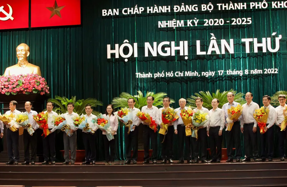 Ban Chỉ đạo PCTNTC TP.HCM ra mắt tại hội nghị lần thứ 16 Ban Chấp hành Đảng bộ TP.HCM khoá XI. Ảnh: NGUYỆT NHI