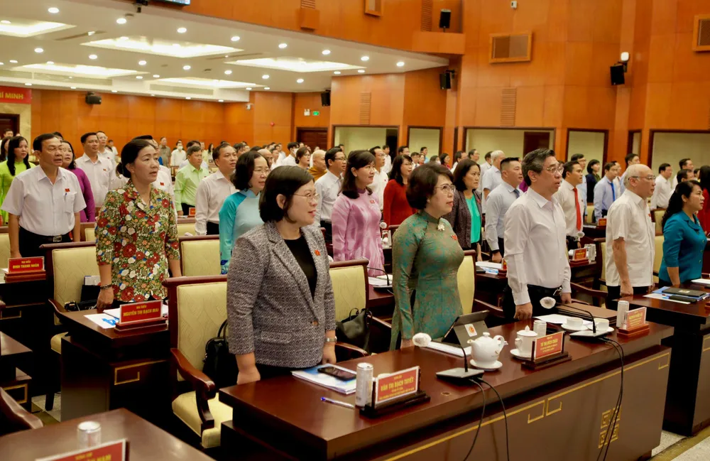 Các đại biểu tham dự kỳ họp sáng nay. Ảnh: NGUYỆT NHI