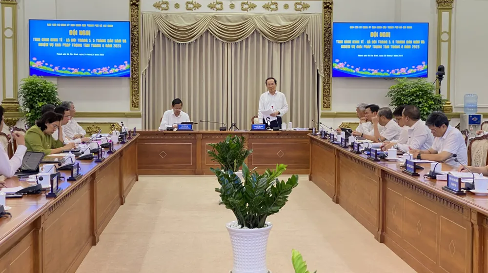 Bí thư Thành uỷ TP.HCM Nguyễn Văn Nên phát biểu tại cuộc họp sáng 29-5. Ảnh: HÀ THƯ