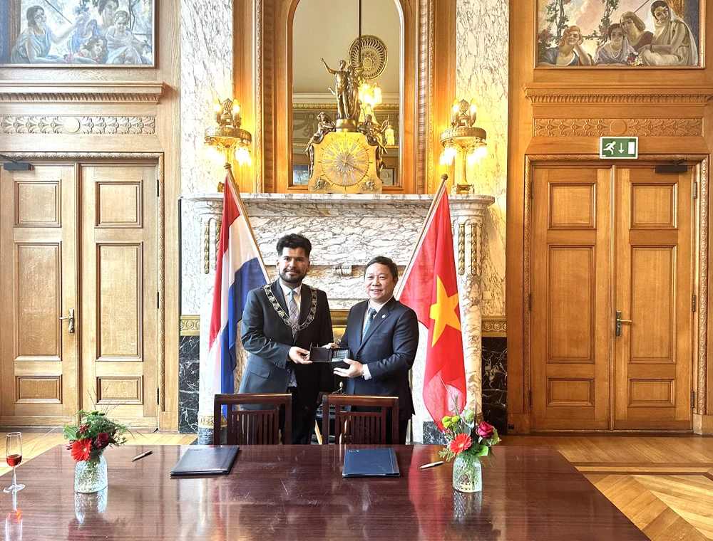 Phó Chủ tịch UBND TP.HCM Dương Anh Đức đã có buổi gặp gỡ Phó Thị trưởng Enes Yigit của TP Rotterdam (Hà Lan). Ảnh: TTBC