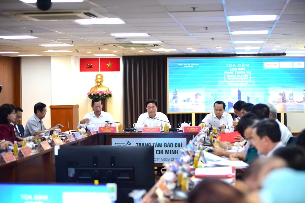 Toàn cảnh toạ đàm. Ảnh: HÀ THƯ