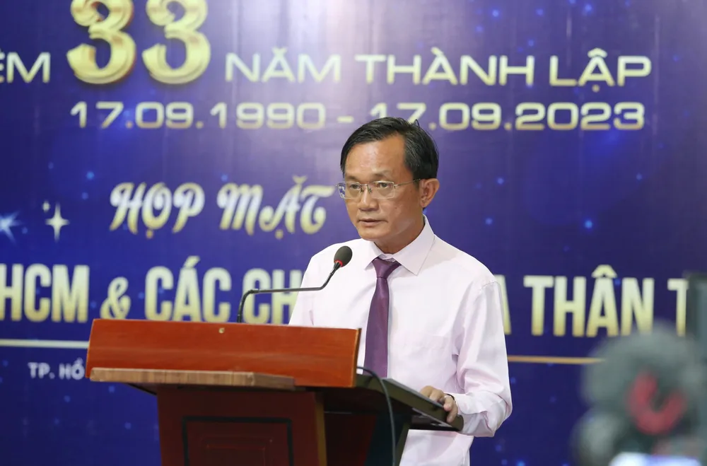 Phó Tổng Biên tập báo Pháp Luật TP.HCM Nguyễn Đức Hiển phát biểu tại buổi họp mặt. Ảnh: HOÀNG GIANG