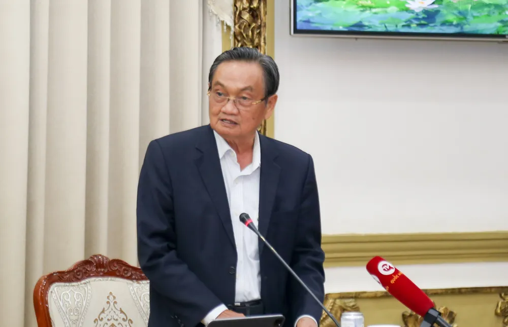 TS Trần Du Lịch, Chủ tịch Hội đồng tư vấn, phát biểu tại phiên họp. Ảnh: T.THẢO hoi-dong-nq-98-ts-lich.jpg