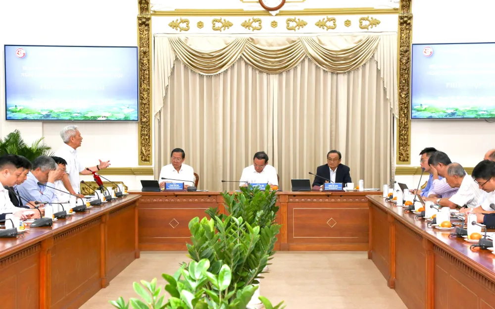Toàn cảnh phiên họp thứ hai của Hội đồng tư vấn. Ảnh: T.THẢO hoi-dong-tu-van-nq98-1.jpg