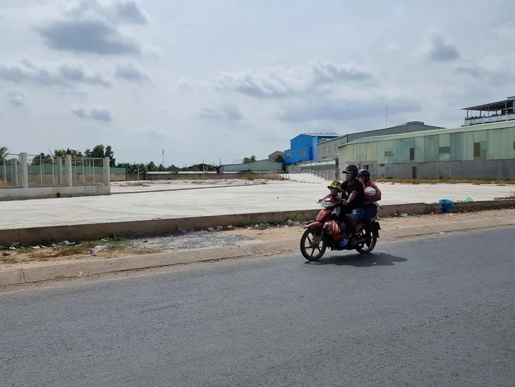 Sân tập lái xe vi phạm ở huyện Bình Chánh. Ảnh: Báo Tuổi Trẻ san-tap-lai-xe.jpg