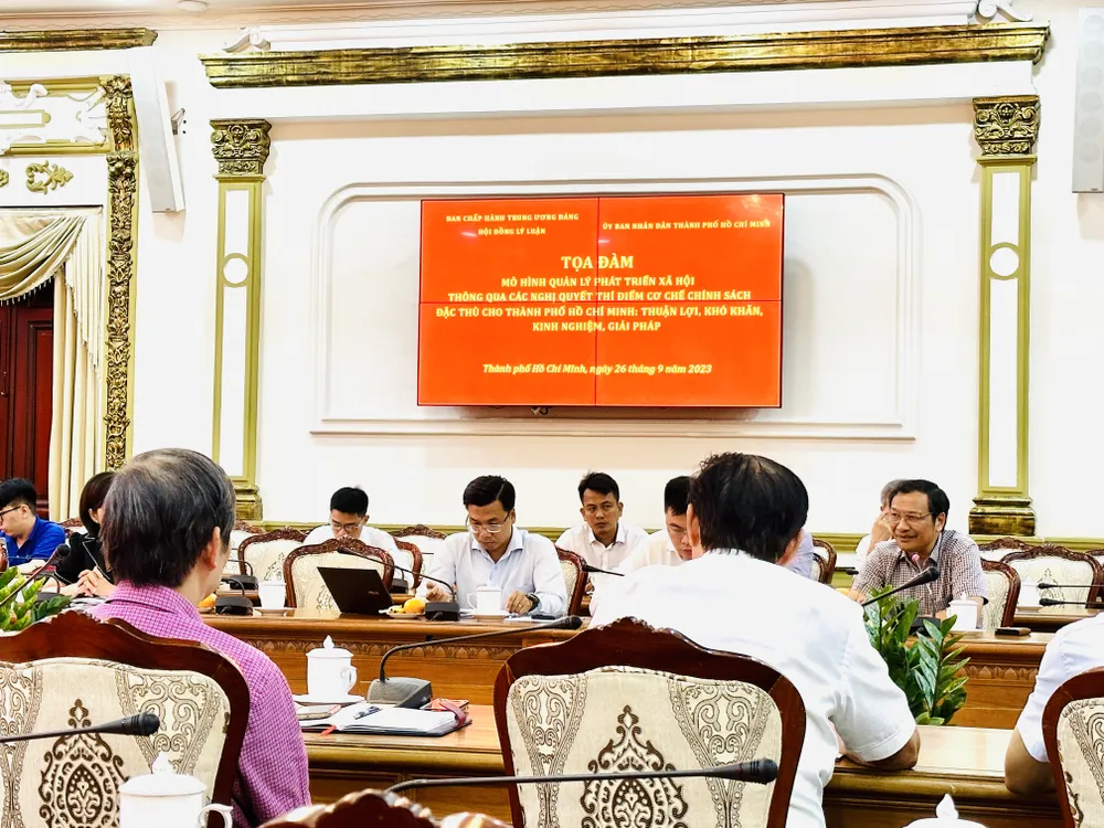 Hội đồng Lý luận Trung ương và UBND TP.HCM đã tổ chức tọa đàm vào ngày 26-9. Ảnh: HÀ THƯ toa-dam-nq98.jpg